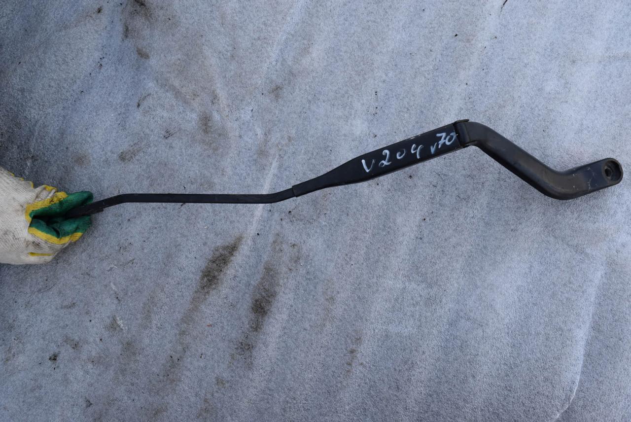 щеткодержатель (поводок стеклоочистителя, дворник) Volvo V70 1 поколение 1998, 2.5 л., D 5252 T, дизель, МКПП, универсал, 9169315 - фото №1