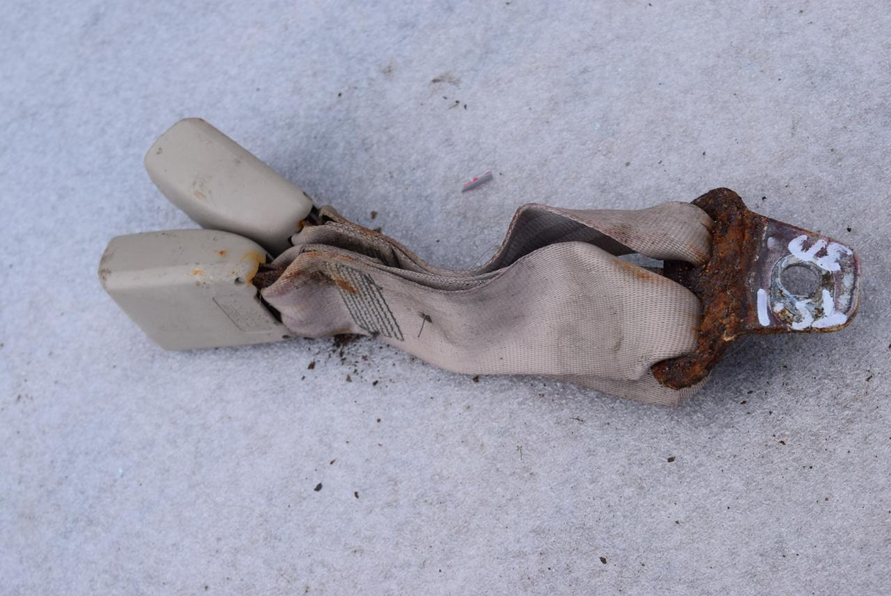 замок ремня безопасности Toyota Solara 2 поколение 2004, 3.3 л., бензин, АКПП, купе, 56457A2, 56458A5 - фото №1