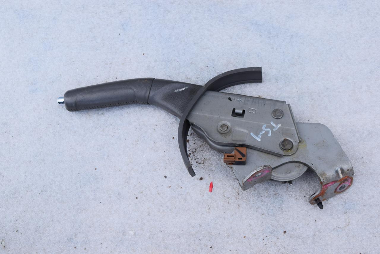 рычаг ручного тормоза (ручника) Toyota Solara 2 поколение 2004, 3.3 л., бензин, АКПП, купе - фото №1