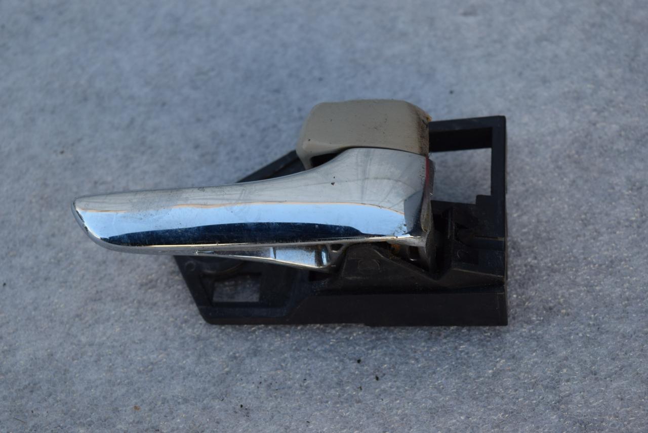 ручка внутренняя передняя правая Toyota Solara 2 поколение 2004, 3.3 л., бензин, АКПП, купе - фото №1