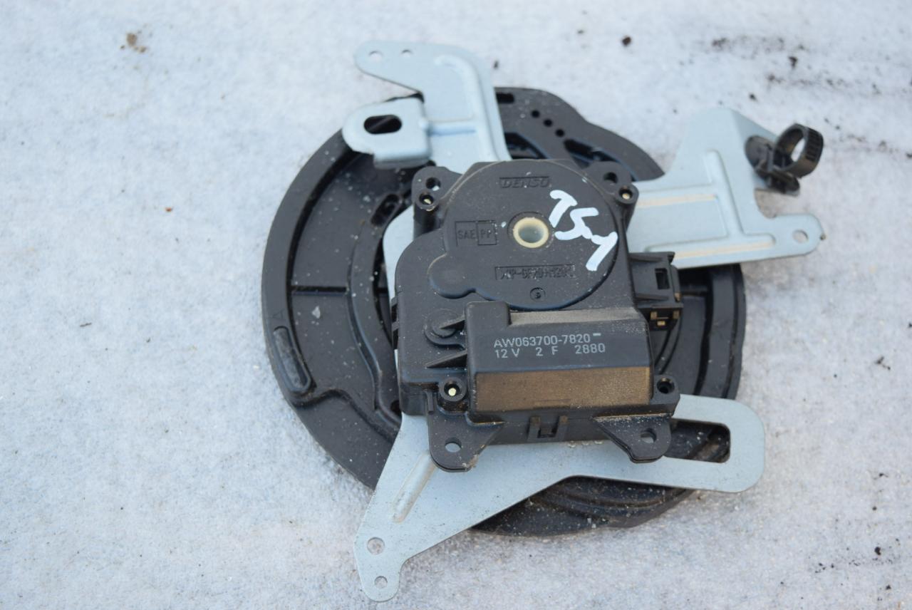 моторчик заслонки печки Toyota Solara 2 поколение 2004, 3.3 л., бензин, АКПП, купе, AW0637007820 - фото №1