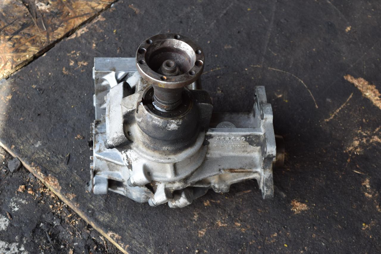 раздаточная коробка Volvo XC70 1 поколение 1998, 2.3 л., Ti, B 5234 T5, бензин, АКПП, универсал, полный привод, 1023696, 01023739 - фото №1