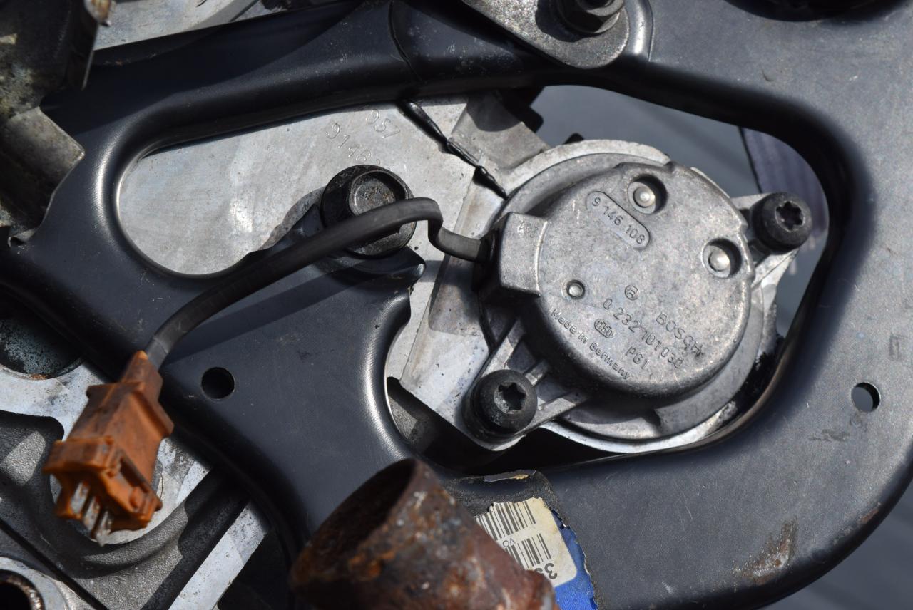 датчик распредвала Volvo XC70 1 поколение 1998, 2.3 л., Ti, B 5234 T5, бензин, АКПП, универсал, полный привод, 9146108, 0232101030 - фото №1