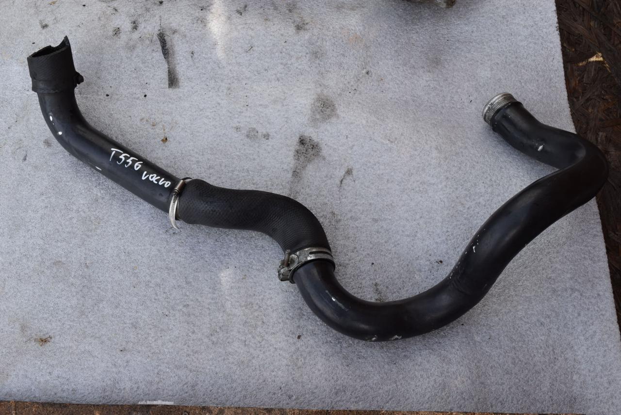 патрубок интеркулера Volvo XC70 1 поколение 1998, 2.3 л., Ti, B 5234 T5, бензин, АКПП, универсал, полный привод - фото №1