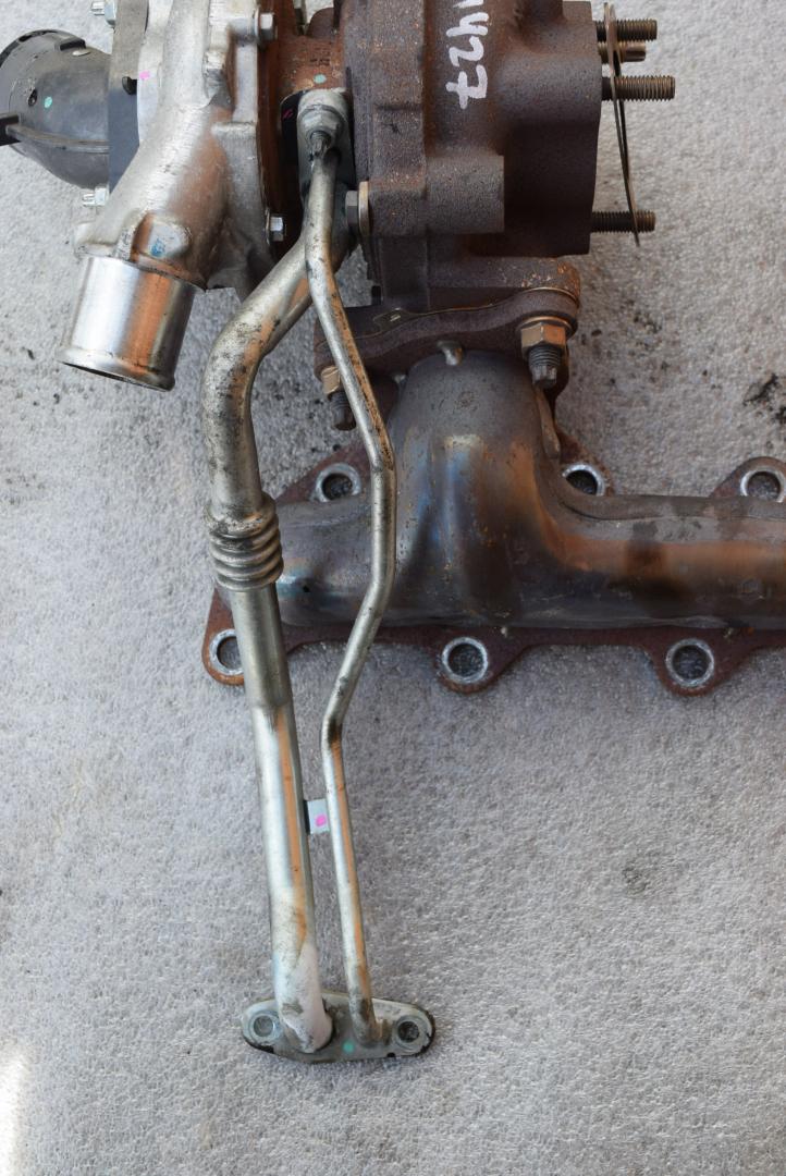 масляная трубка турбины Toyota Yaris XP130 2014, 1.4 л., D-4D, 1ND-TV, дизель, МКПП, хетчбэк 5 дв., передний привод, правый руль - фото №1