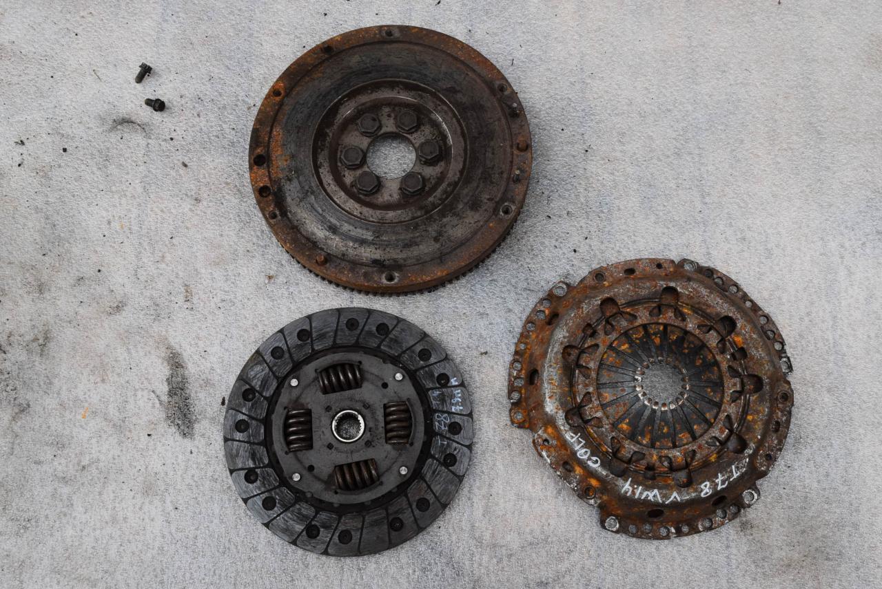 комплект сцепления Volkswagen Golf 4 поколение 2002, 1.4 л., бензин, МКПП, хетчбэк 5 дв., 1320021610 - фото №1