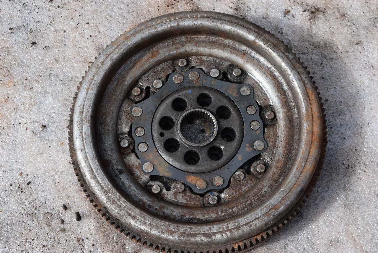 маховик Volkswagen Passat B6 2009, 2.0 л., TSI, бензин, вариатор, седан, 06J105266 - фото №1