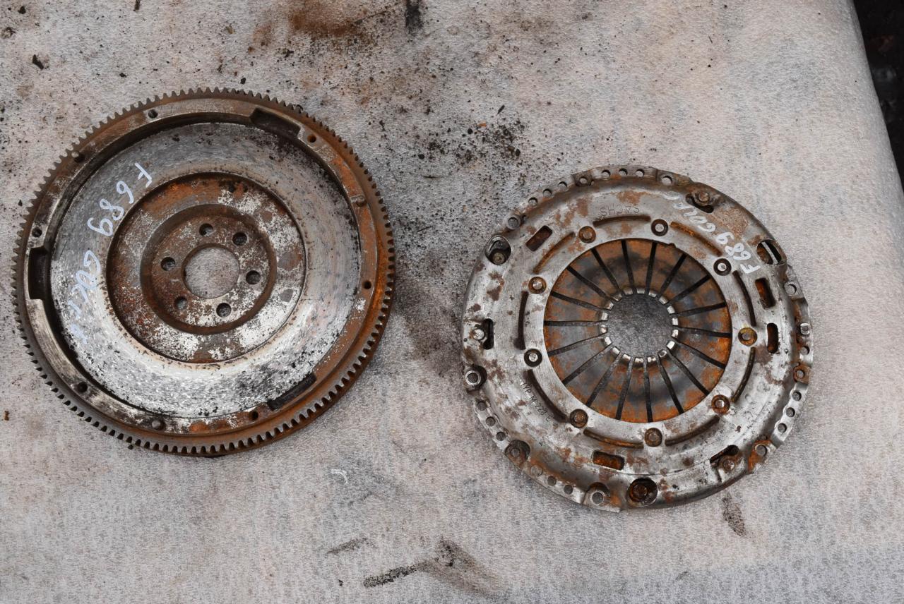 комплект сцепления Volkswagen Golf 6 поколение 2010, 1.4 л., TSI, CAXA, бензин, МКПП, хетчбэк 5 дв., правый руль, 03C105273K - фото №1