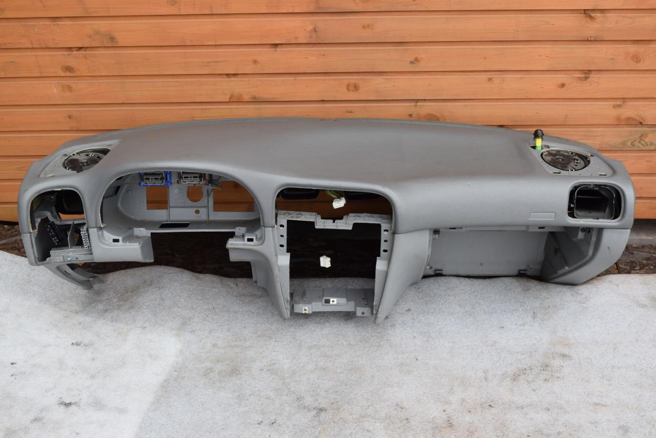 панель передняя салона (торпедо) Volvo V40 1 поколение 1998, 1.9 л., Ti, B 4194 T, бензин, МКПП, красный, универсал, передний привод - фото №1