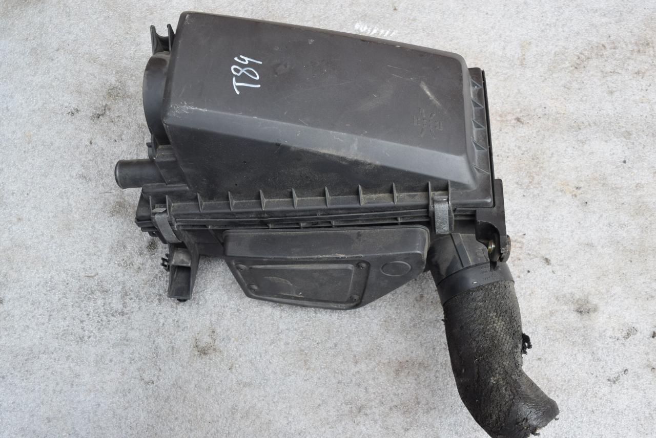 корпус воздушного фильтра Volvo V40 1 поколение 1998, 1.9 л., Ti, B 4194 T, бензин, МКПП, красный, универсал, передний привод, 30864098 - фото №1