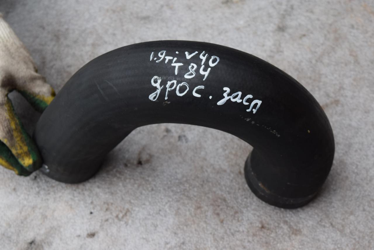 патрубок интеркулера Volvo V40 1 поколение 1998, 1.9 л., Ti, B 4194 T, бензин, МКПП, красный, универсал, передний привод, 823529 - фото №1