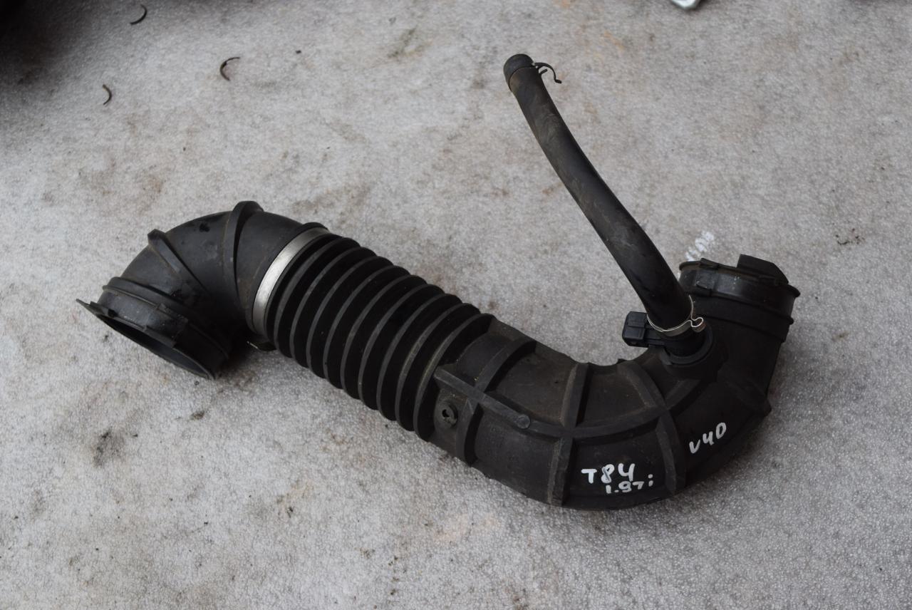 патрубок турбины Volvo V40 1 поколение 1998, 1.9 л., Ti, B 4194 T, бензин, МКПП, красный, универсал, передний привод, 30863962 - фото №1