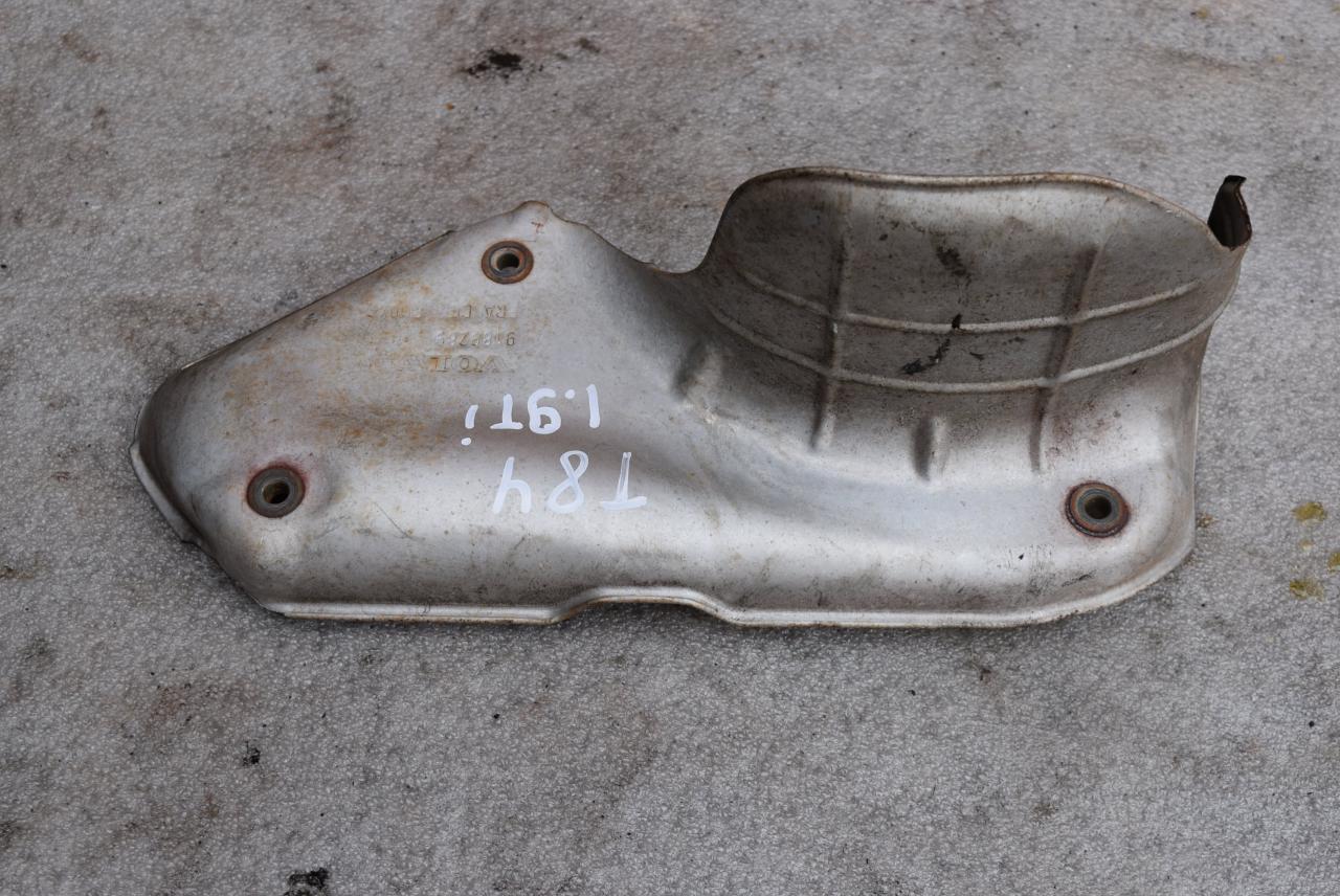 тепловой экран глушителя Volvo V40 1 поколение 1998, 1.9 л., Ti, B 4194 T, бензин, МКПП, красный, универсал, передний привод, 9189289 - фото №1