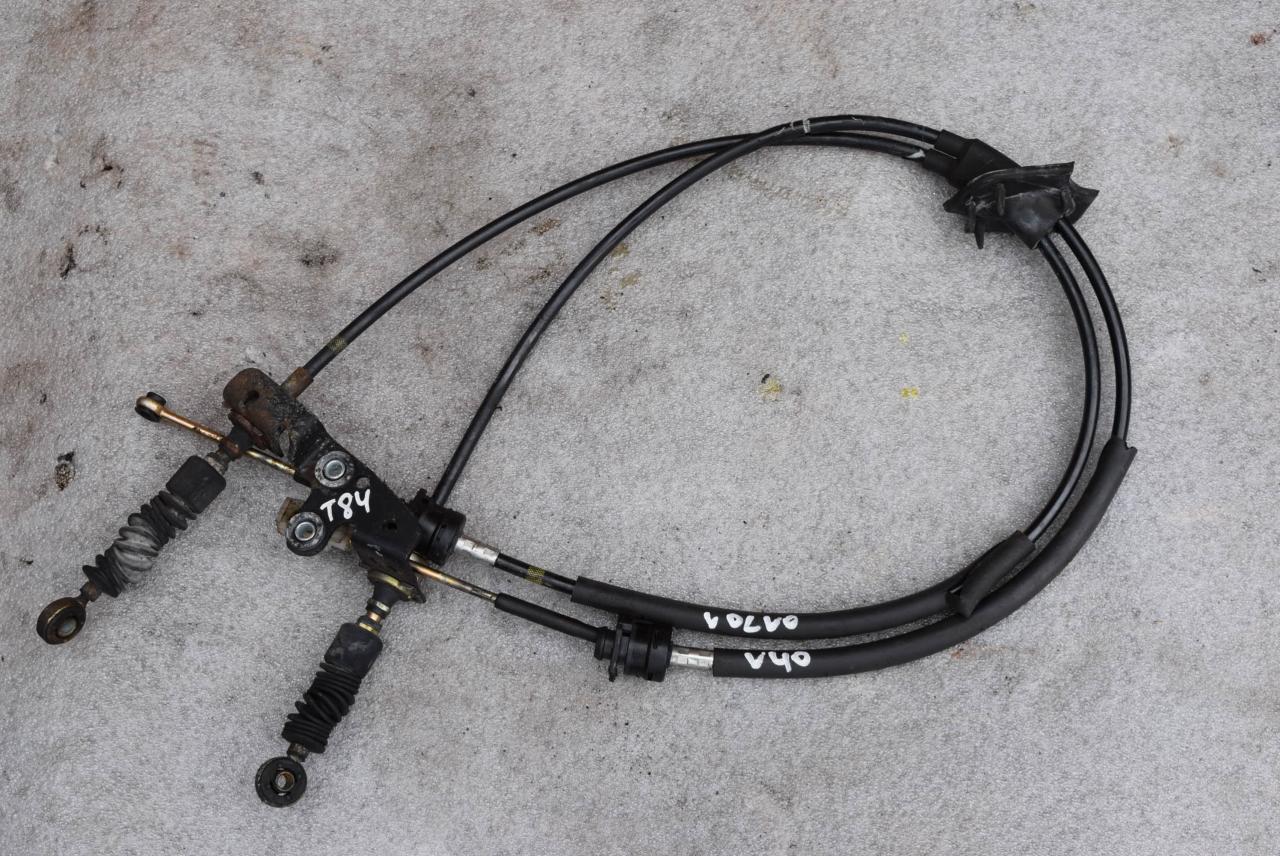 трос кулисы КПП Volvo V40 1 поколение 1998, 1.9 л., Ti, B 4194 T, бензин, МКПП, красный, универсал, передний привод - фото №1