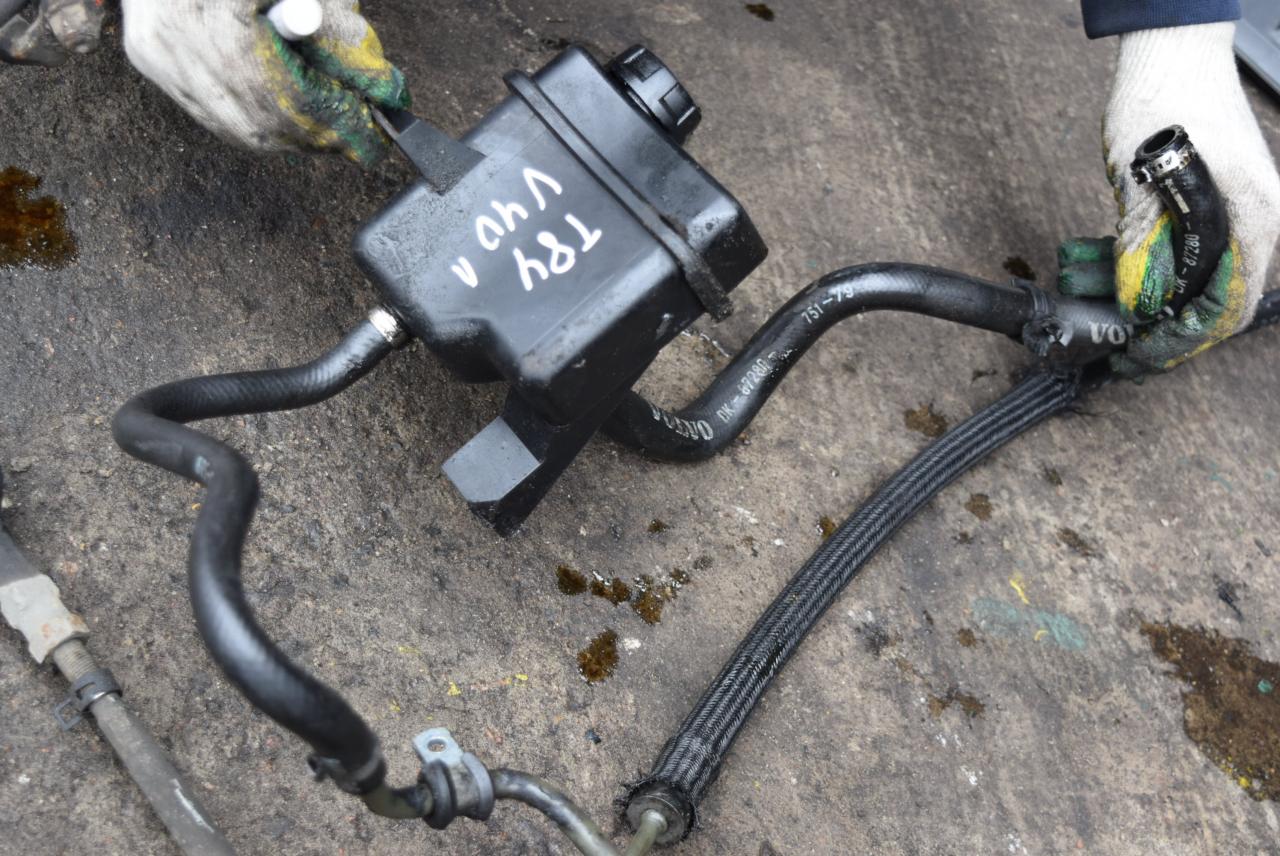 бачок гидроусилителя Volvo V40 1 поколение 1998, 1.9 л., Ti, B 4194 T, бензин, МКПП, красный, универсал, передний привод - фото №1