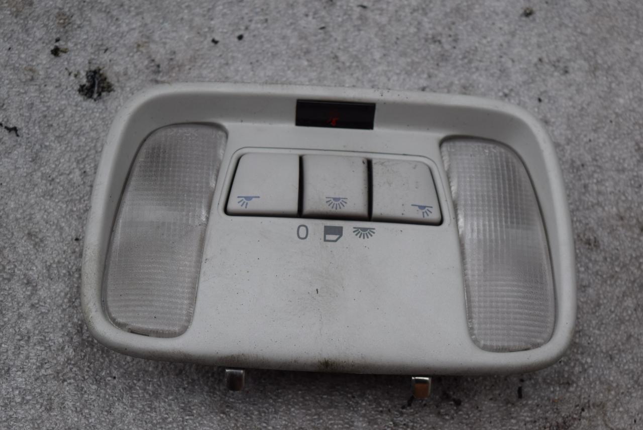 фонарь салона (плафон) Volvo V40 1 поколение 1998, 1.9 л., Ti, B 4194 T, бензин, МКПП, красный, универсал, передний привод, 30813530 - фото №1