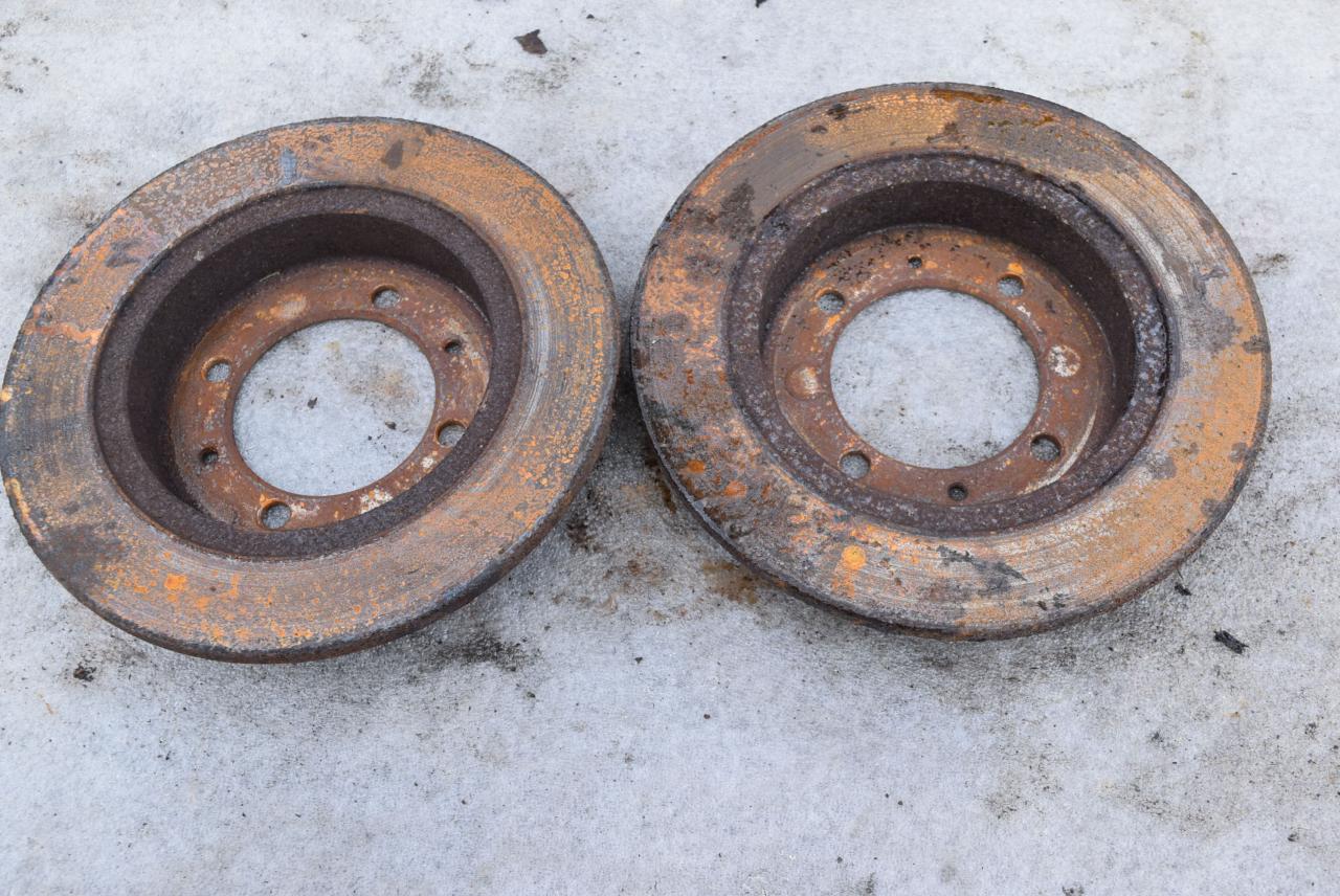 диск тормозной задний Volvo V40 1 поколение 1998, 1.9 л., Ti, B 4194 T, бензин, МКПП, красный, универсал, передний привод - фото №1