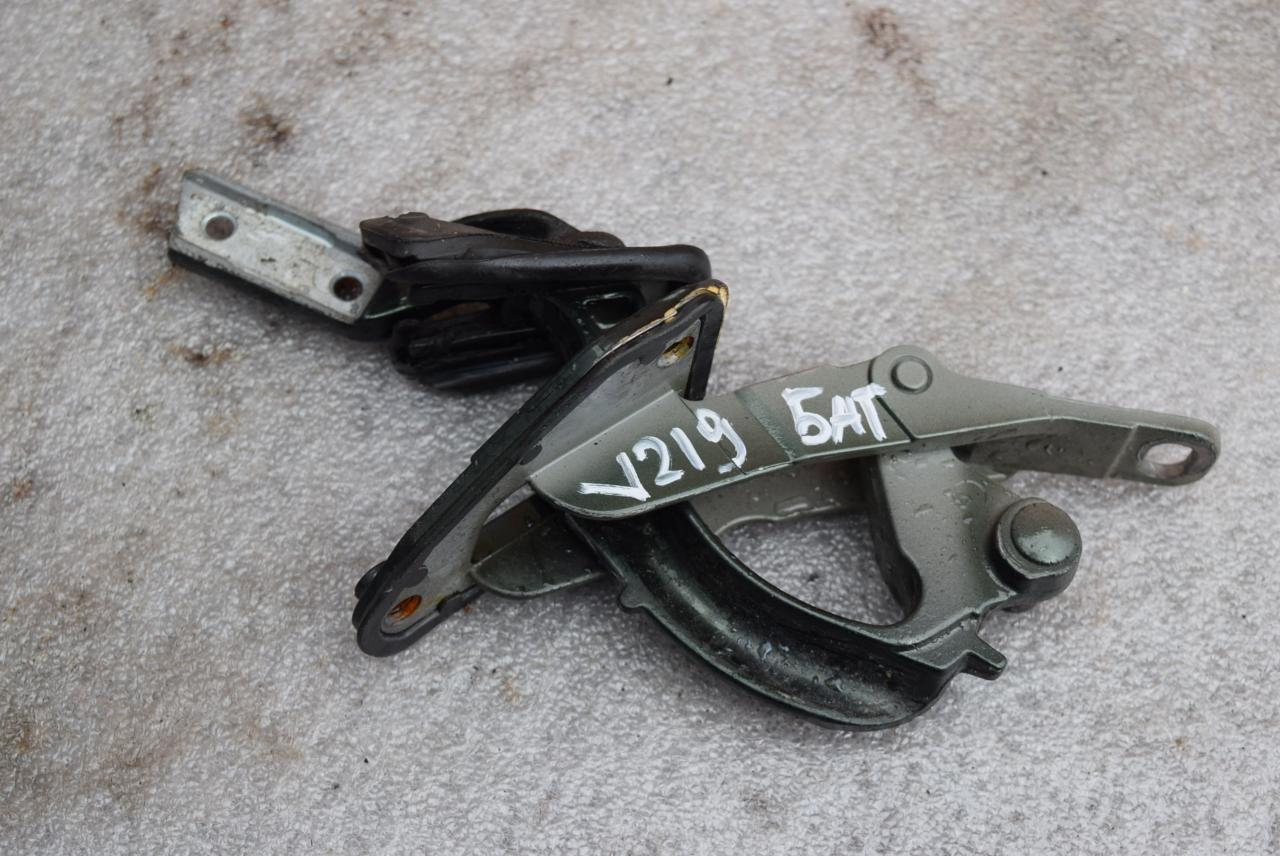 петля крышки багажника Volvo V70 1 поколение 1997, 2.5 л., i, бензин, МКПП, универсал, передний привод - фото №1