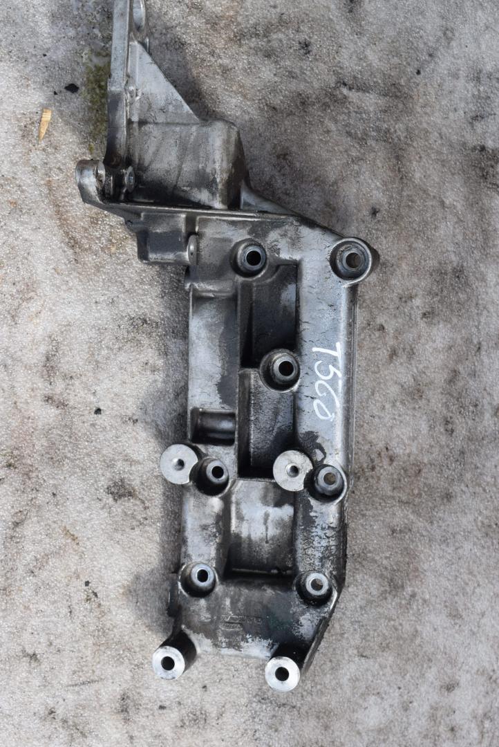 кронштейн компрессора кондиционера Volvo S80 1 поколение 2000, 2.8 л., Ti, B 6284 T, бензин, АКПП, седан, передний привод, 9497232 - фото №1