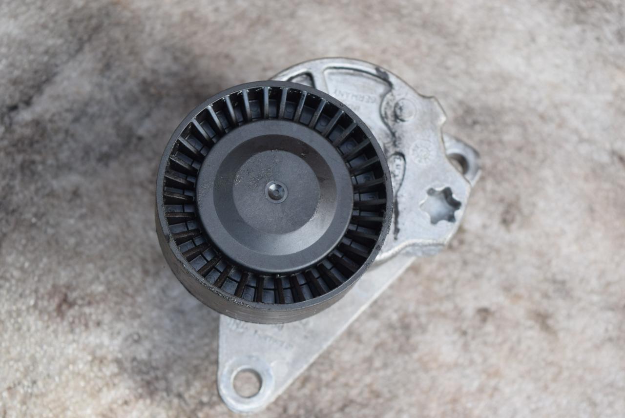 натяжитель Volvo S80 1 поколение 2000, 2.8 л., Ti, B 6284 T, бензин, АКПП, седан, передний привод, 31251250 - фото №1