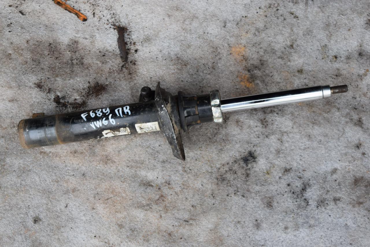 амортизатор передний Volkswagen Golf 6 поколение 2010, 1.4 л., TSI, CAXA, бензин, МКПП, хетчбэк 5 дв., правый руль, 1T0413031HN, 1T0412015MF - фото №1