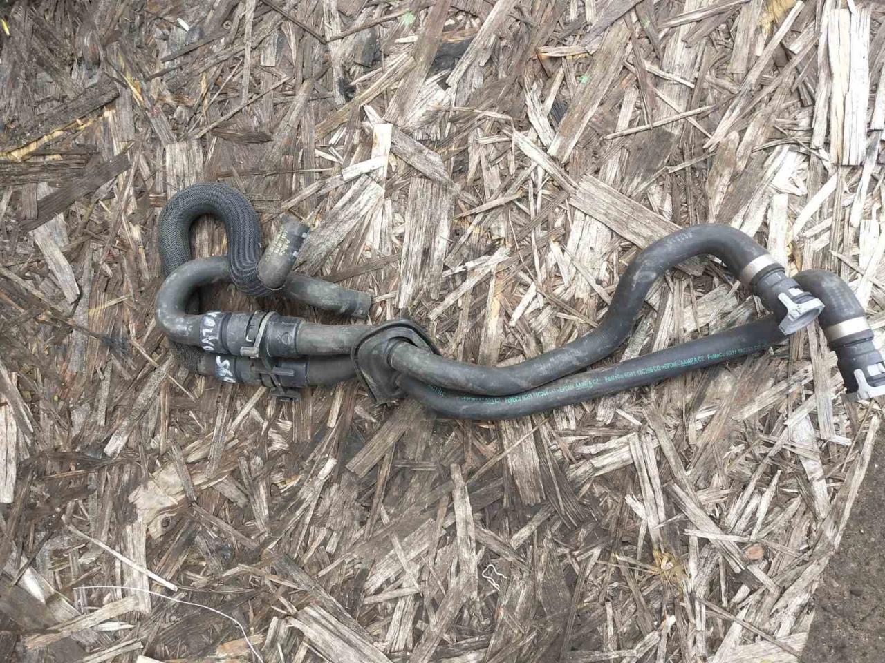 патрубок отопителя (печки) Volvo S60 2 поколение 2012, 2.0 л., D 5204 T3, дизель, МКПП, седан, передний привод, правый руль, 6G9118C266CG, 8G918B159CB - фото №1