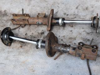 амортизатор передний Suzuki Grand Vitara 2 поколение 2007, 2.0 л., J20A, бензин, МКПП, внедорожник 5 дв., правый руль