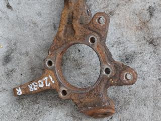 кулак поворотный правый Suzuki Grand Vitara 2 поколение 2007, 2.0 л., J20A, бензин, МКПП, внедорожник 5 дв., правый руль