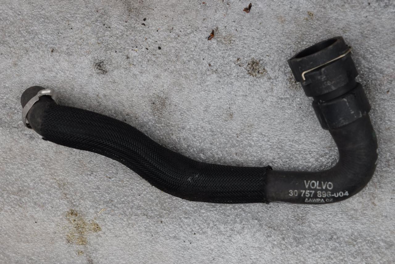 патрубок (трубопровод, шланг) Volvo S60 2 поколение 2011, 2.0 л., дизель, АКПП, серый, седан, правый руль, 30757896 - фото №1