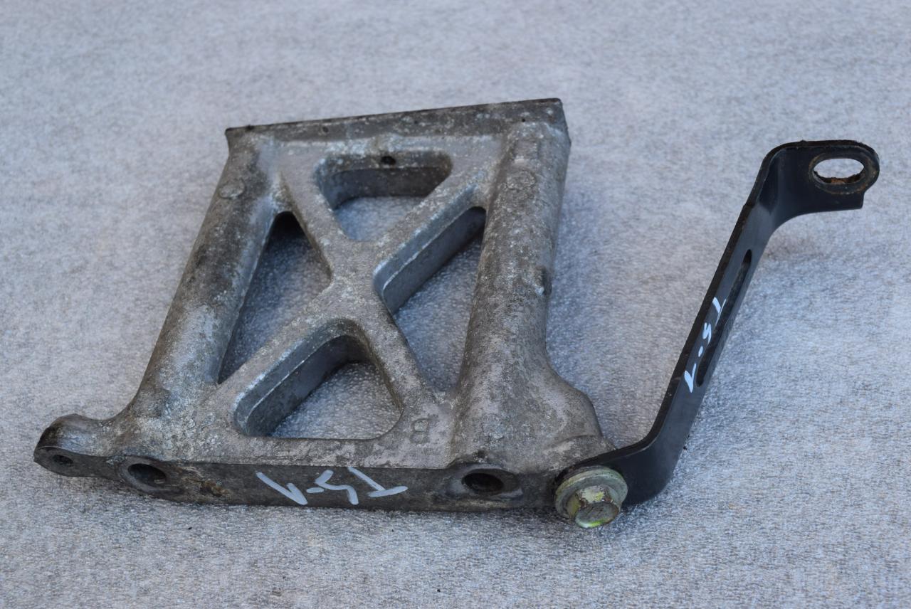 кронштейн двигателя Toyota Solara 2 поколение 2004, 3.3 л., бензин, АКПП, купе, 123270A030 - фото №1