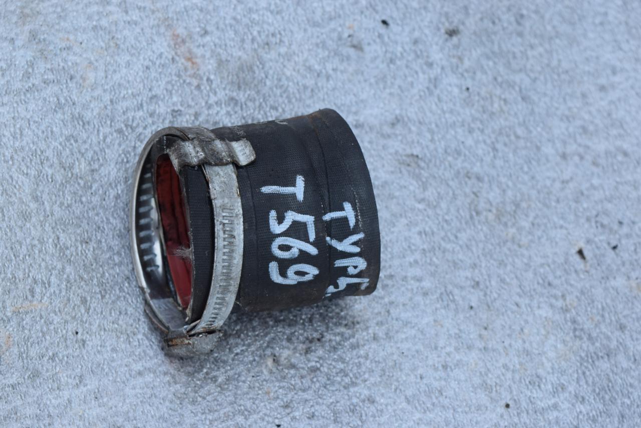 патрубок интеркулера Volvo V70 3 поколение 2008, 2.4 л., D5, D 5244 T5, дизель, АКПП, универсал, передний привод, 30778733 - фото №1