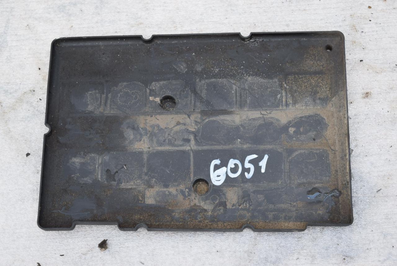 полка аккумулятора Lexus RX 1 поколение 2002, 3.0 л., 1MZ-FE, бензин, АКПП, внедорожник 5 дв., полный привод, 7443133011 - фото №1