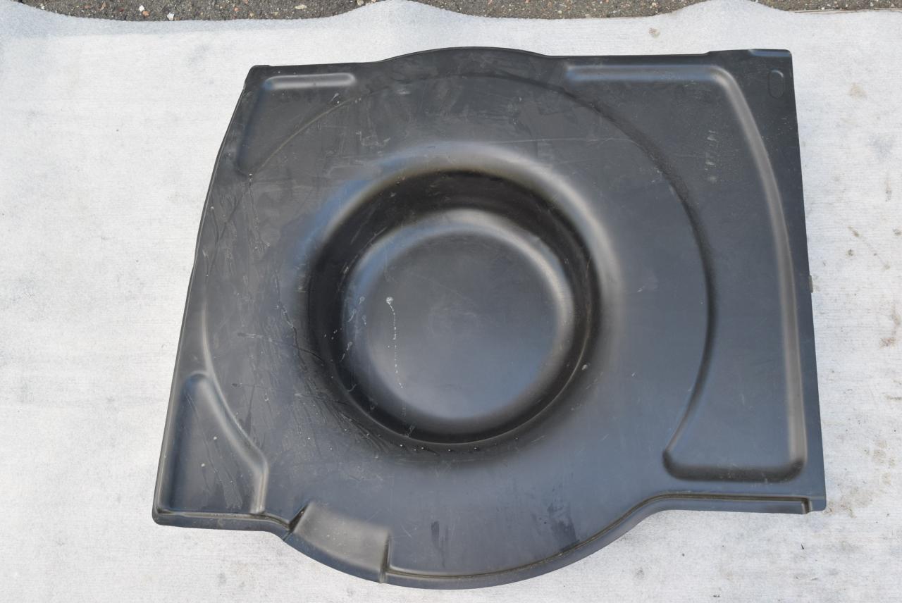 пол багажника Lexus RX 1 поколение 2002, 3.0 л., 1MZ-FE, бензин, АКПП, внедорожник 5 дв., полный привод, 6477948030 - фото №1