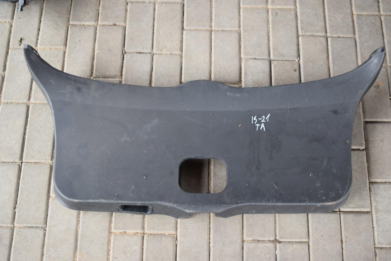 обшивка крышки багажника Toyota Auris 1 поколение 2007, 2.2 л., 2AD-FHV, дизель, МКПП, хетчбэк 5 дв., 6478002010 - фото №1