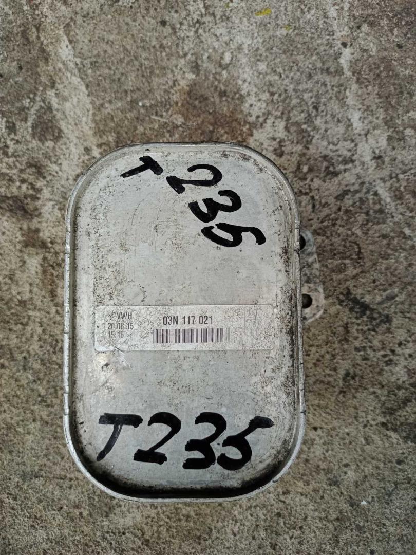 теплообменник масляного фильтра Volkswagen Passat B8 2015, 2.0 л., DDAA, дизель, АКПП, универсал, 03N117021 - фото №1