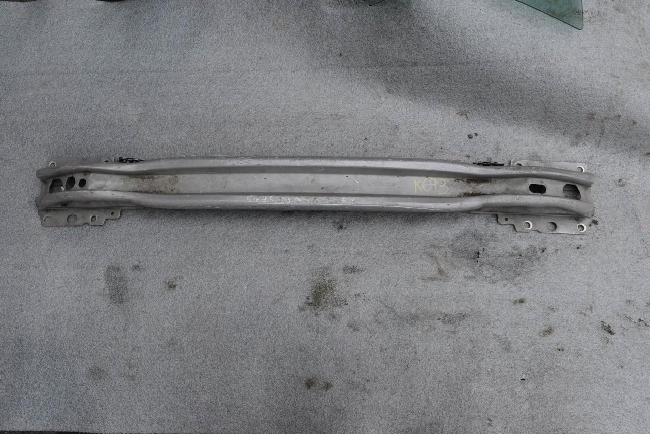 усилитель бампера переднего Volvo S60 2 поколение 2011, 2.0 л., дизель, АКПП, серый, седан, правый руль, 30754663 - фото №1