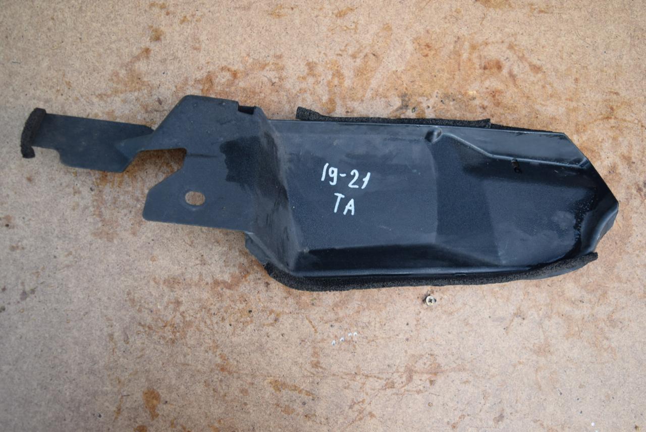 пыльник переднего крыла Toyota Auris 1 поколение 2007, 2.2 л., 2AD-FHV, дизель, МКПП, хетчбэк 5 дв., 5382602020, 5382602030 - фото №1