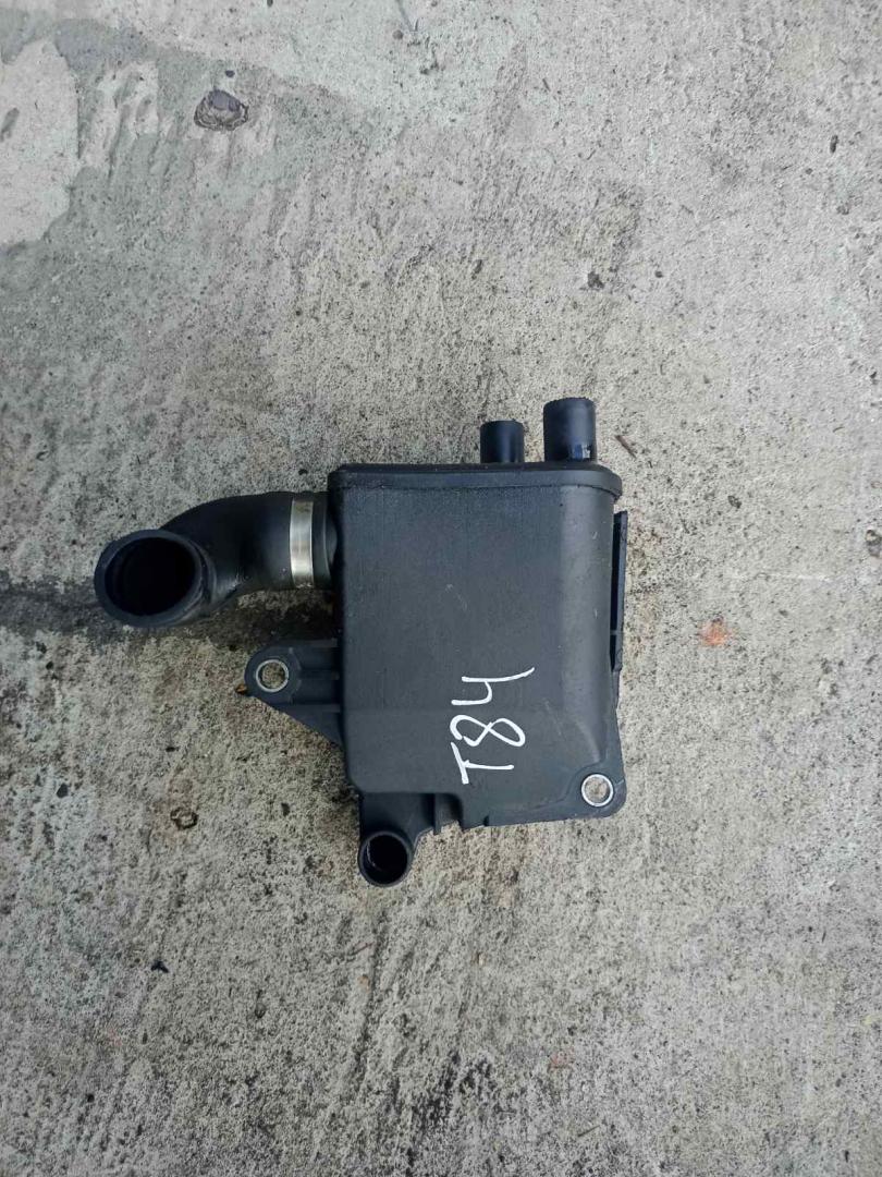 маслоотделитель (сапун) Volvo V40 1 поколение 1998, 1.9 л., Ti, B 4194 T, бензин, МКПП, красный, универсал, передний привод, 1271988 - фото №1