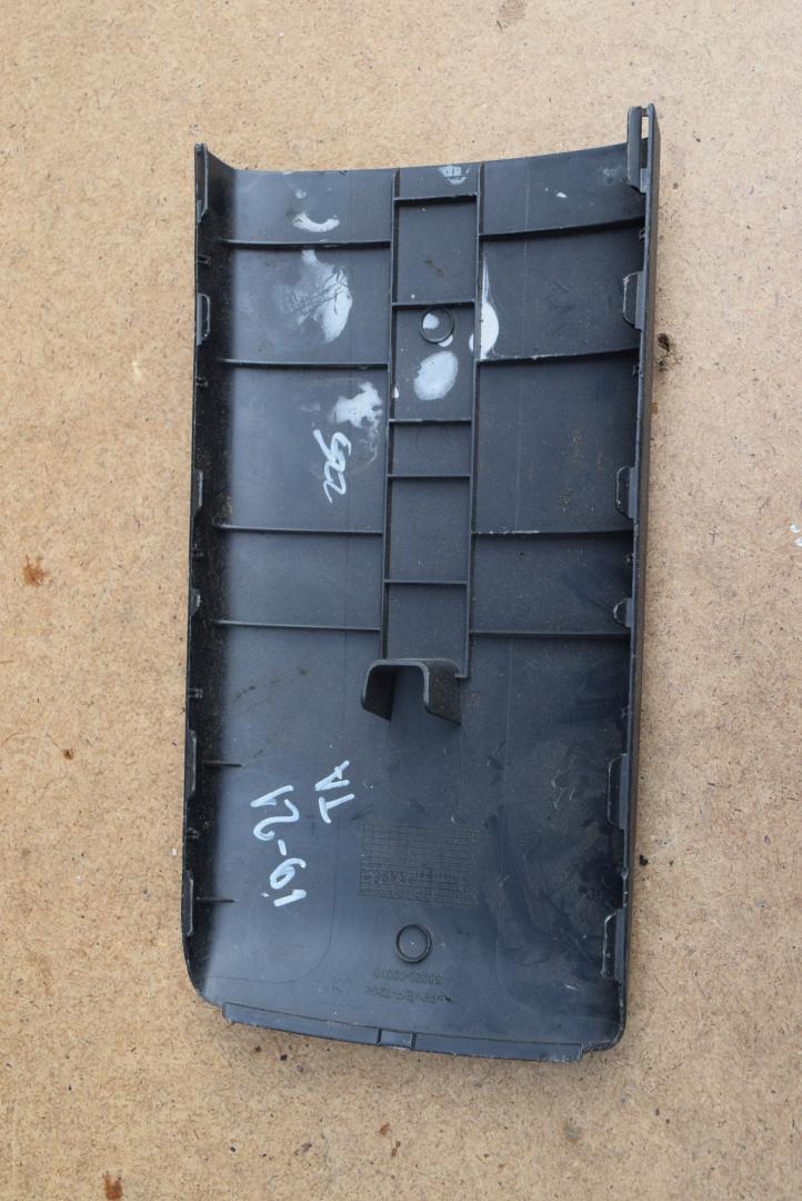 накладка декоративная Toyota Auris 1 поколение 2007, 2.2 л., 2AD-FHV, дизель, МКПП, хетчбэк 5 дв., 5892302010 - фото №1