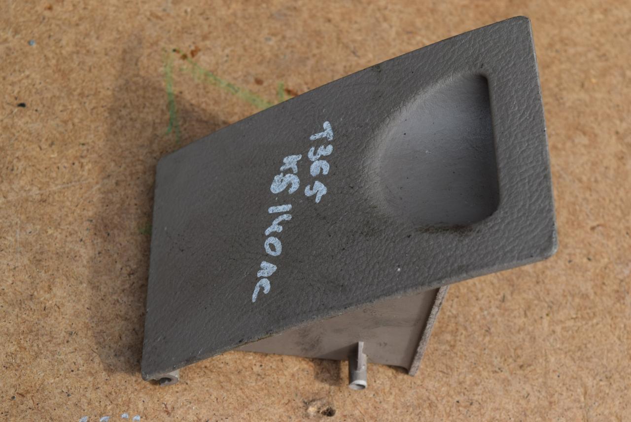 бардачок Kia Sorento 1 поколение 2004, 2.5 л., D4CB, дизель, АКПП, внедорожник 5 дв., 847533E000 - фото №1