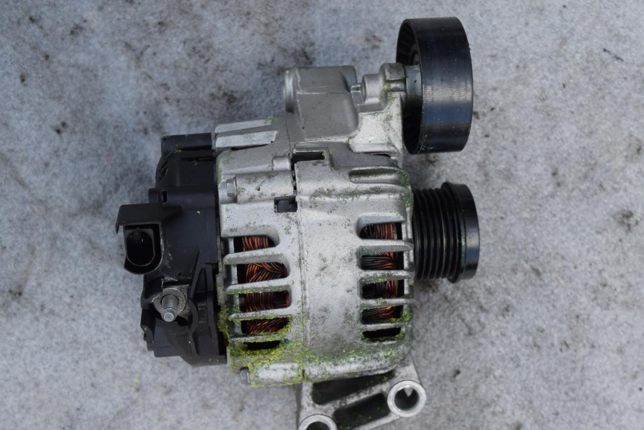 генератор Volvo V40 2 поколение 2014, 1.6 л., Ti, B 4164 T3, бензин, вариатор, универсал, 30644798, FG15T096, 314007476 - фото №1