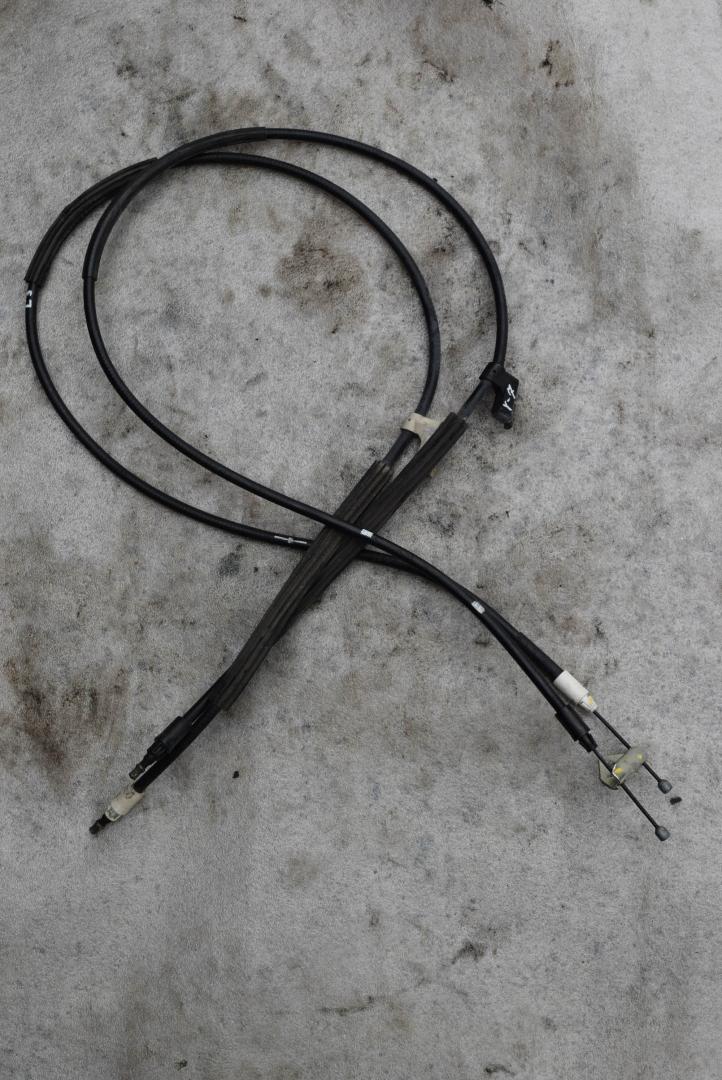 трос ручника Volvo V40 2 поколение 2014, 1.6 л., Ti, B 4164 T3, бензин, вариатор, универсал, 31362965 - фото №1