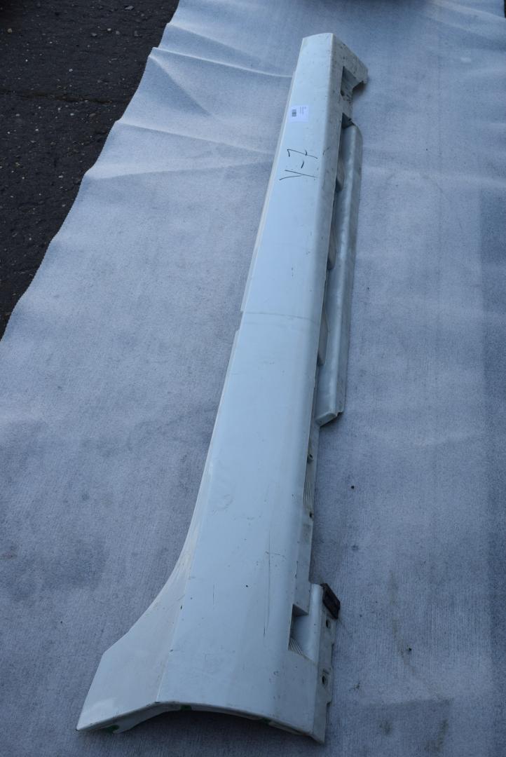 накладка на порог Volvo V40 2 поколение 2014, 1.6 л., Ti, B 4164 T3, бензин, вариатор, универсал, 31395042 - фото №1