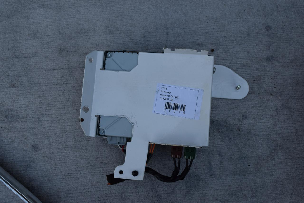 блок радио Volvo V40 2 поколение 2014, 1.6 л., Ti, B 4164 T3, бензин, вариатор, универсал, 31328577AB, 30659668 - фото №1