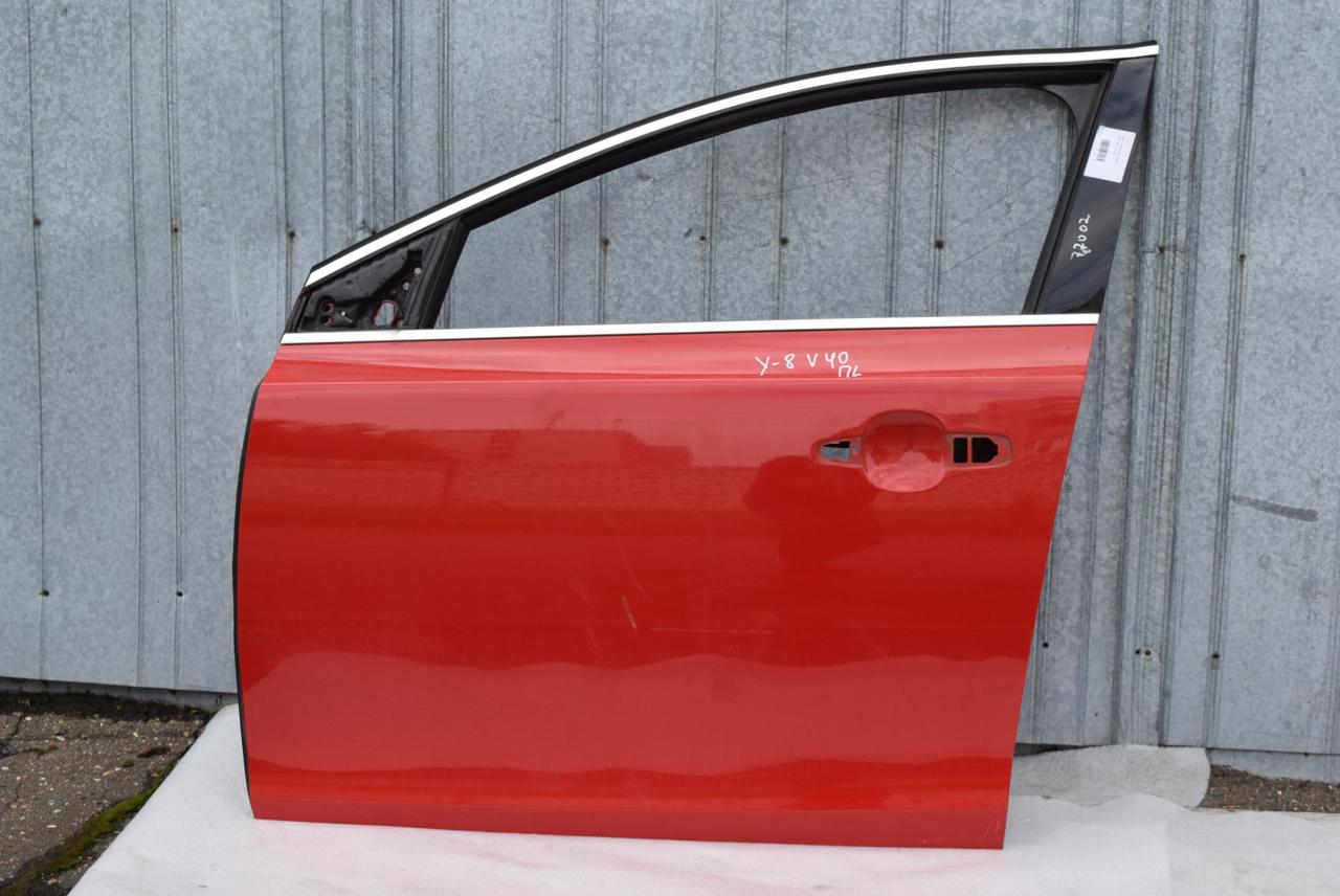 дверь передняя левая Volvo V40 2 поколение 2012, 1.6 л., Ti, B 4164 T, бензин, АКПП, универсал - фото №1