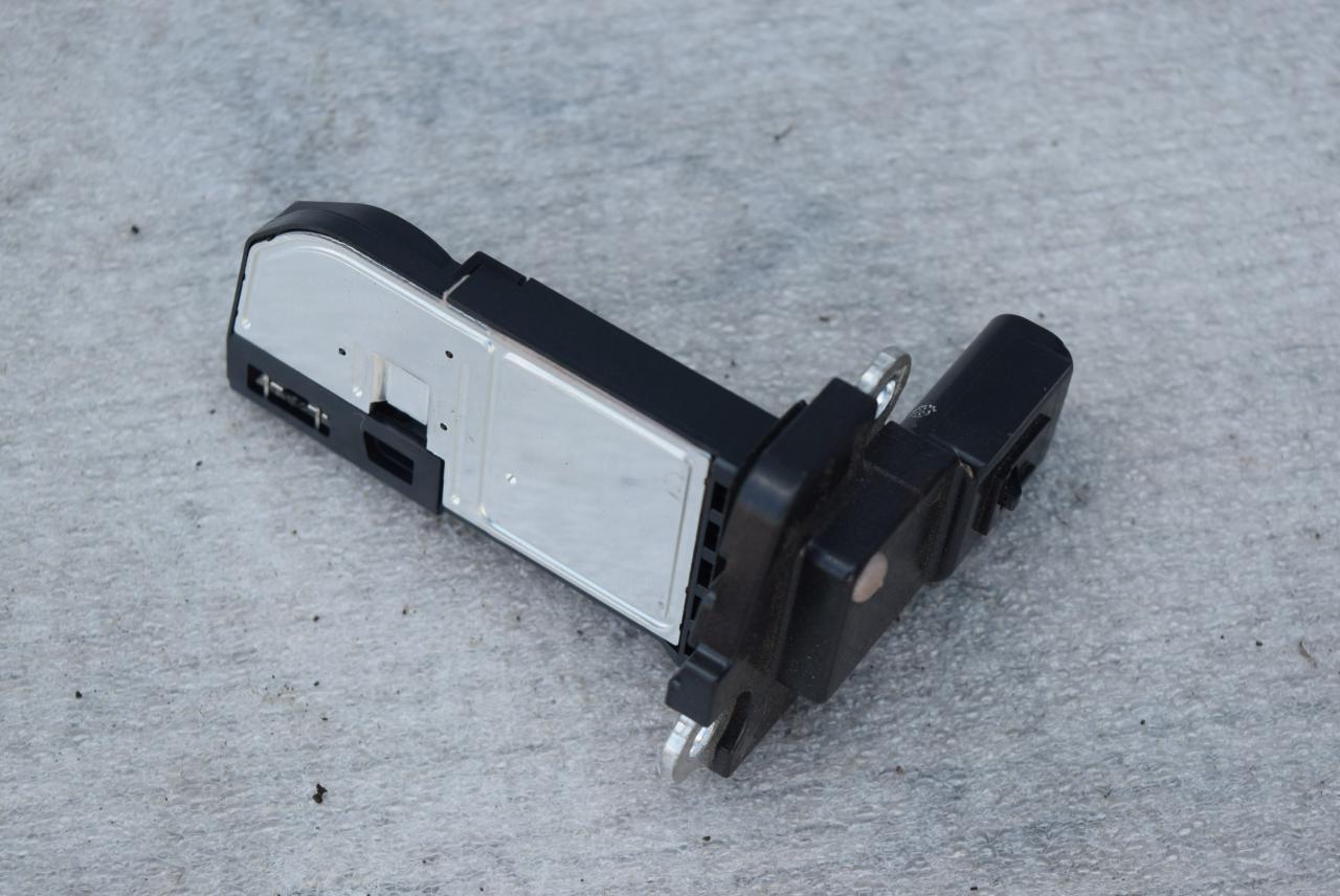 расходомер воздуха Volvo V40 2 поколение 2014, 1.6 л., Ti, B 4164 T3, бензин, вариатор, универсал, 7M5112B579BB - фото №1