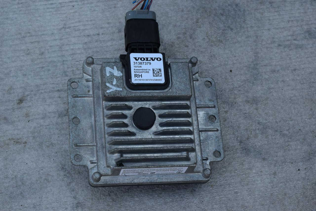 датчик мертвых (слепых) зон Volvo V40 2 поколение 2014, 1.6 л., Ti, B 4164 T3, бензин, вариатор, универсал, 31387379 - фото №1