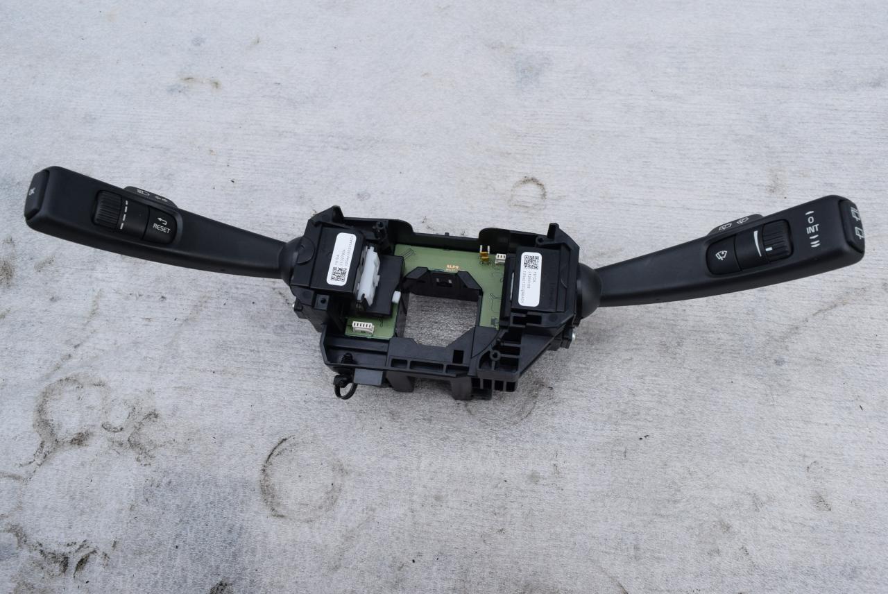 переключатель подрулевой (стрекоза) Volvo V40 2 поколение 2012, 1.6 л., Ti, B 4164 T, бензин, АКПП, универсал, 31264169, 31327904 - фото №1