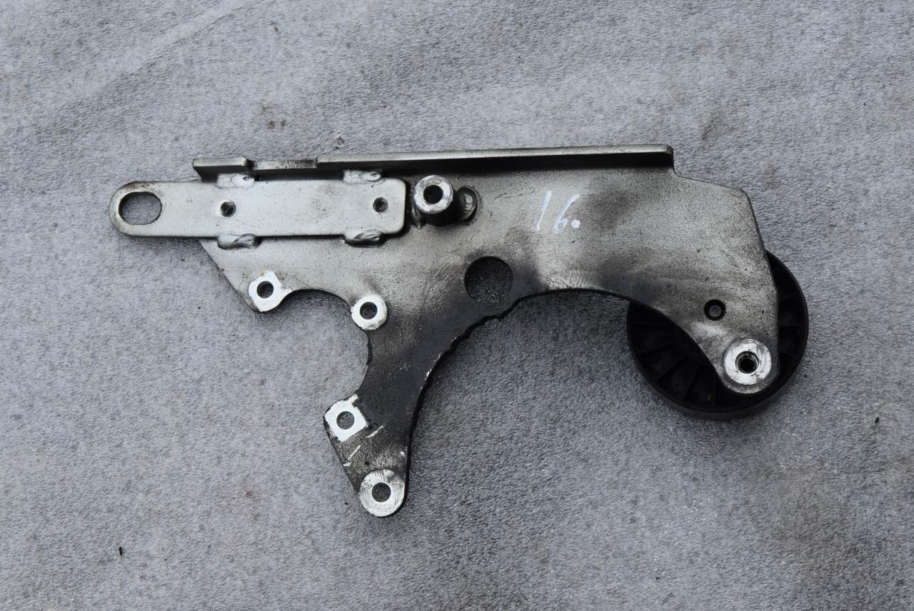 кронштейн двигателя Volvo S90 1 поколение 1997, 3.0 л., i, бензин, АКПП, седан, задний привод - фото №1