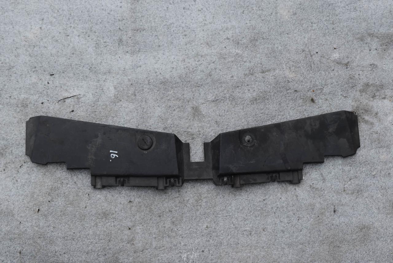 планка под капот Volvo S90 1 поколение 1997, 3.0 л., i, бензин, АКПП, седан, задний привод, 1392604 - фото №1